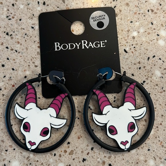 Horror/Goth Themed Earrings and Enamel Pins - New - Picture 6 of 7